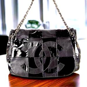 CHANEL Black lambskin and patent quilted leather CHANEL Brooklyn Bag "Retired"